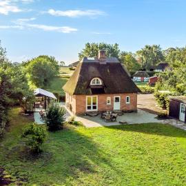 2 Bedroom Cozy Home In Øster Ulslev, hotel en Øster Ulslev