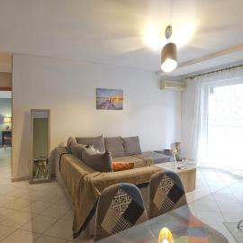 Seaside Spacious 2 BR, 2BA, Sea view Apt, hotel a Pireo