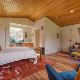 #StayinMyDistrict Cape Arago Studio Suite, Hotel in Coos Bay