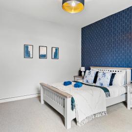 Stylish 6BR home, Monthly Savings, Parking - Free WiFi - Family Friendly
