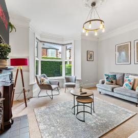 Elegant 6BR home, Monthly Savings, Parking - Free WiFi - Family Friendly