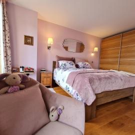 Chambre confortable avec salle d'eau privative - FR-1-584-326, hótel í Boismont