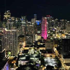 Miami Luxe Sky 27, Walk to FIFA Fest, Waterfront Balcony, Stunning Water & City Lights View, Resort Pool,Gym,Spa Restaurants, Hotel in Miami