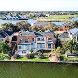 StayAU 6BR Deluxe Lakeview House Point Cook