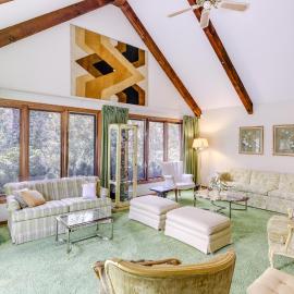 Retro Ohio Home on 1-Acre Property, hotel v mestu Xenia