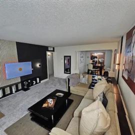 Saltwater Pool 2BR Near Galleria Walkable, Stylish & Central Marquee Uptown: Houston'da bir otel