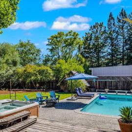 Family Fun Retreat in Wine Country - Epic Game Room - Pool - Spa