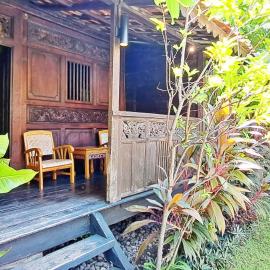 Le Petit Leon's Traditional wooden house