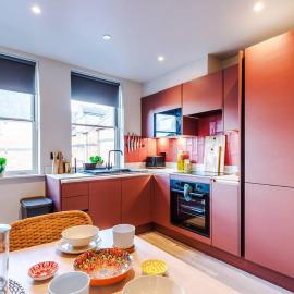 Luxury 2B City Centre Apartment with Private Parking