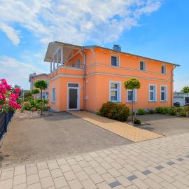 Ferienhaus 7 Schlafzimmer UnserUsedom Ostseebad Koserow Insel Usedom، فندق في أوستسيباد كوسيروف