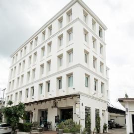 Niraxay Apartment