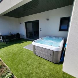 Rez-de-jardin de Maison avec spa et borne d'arcade, hotel sa Aurillac