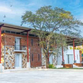 Hungili Farm & Eco Resort, hotel in Maho