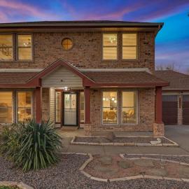 Glamorous 4BR 2,5BA Holiday Home with Pool, Game Room & Fire Pit