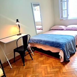 Quarto com Anfitriã em Copa, hotel in Rio de Janeiro