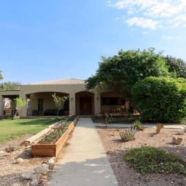 סוף העולם שמאלה, hotel em Idan