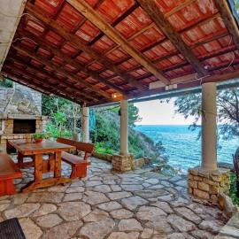 House Hidden Bay-One Bedroom Cottage with Terrace ans Sea View, hotel in Blato
