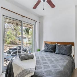 VV2 2 - 2Bdrm Condo Short Walking Distance to Beach, hotel di Tamarindo