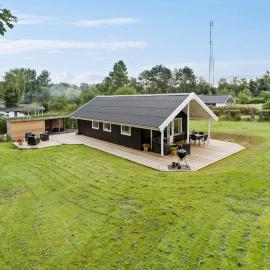3 Bedroom Nice Home In Melby, hotel sa Melby