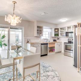 2 Mi to Three Sisters Springs: Home w/ Patio โรงแรมในคริสตัลริเวอร์