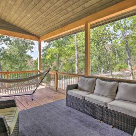 'The Glabin’: Garrison Gem w/ Hot Tub & Fire Pit, hotel in Garrison