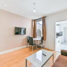Amazing 4 bed house in Kingston