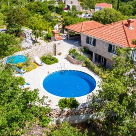 Villa Kate - outdoor pool, 4 bedrooms, free parking