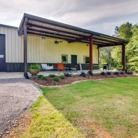 Charming Starkville Vacation Rental ~ 5 Mi to MSU!, hotel in Starkville