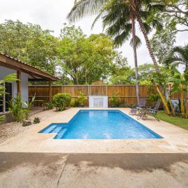 Beautiful 2-BR House Steps from the Beach