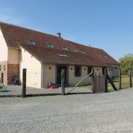 Gîte spacieux à Happonvilliers avec jardin privatif, accueil jusqu'à 14 personnes, animaux admis - FR-1-581-139, hotel em Happonvilliers