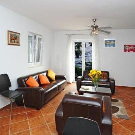 Holiday Home Odiseja- One Bedroom Apartment with Terrace and Sea View