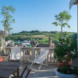 I Leoni Ruggenti Terrazza Incantata tra le Colline del Monferrato