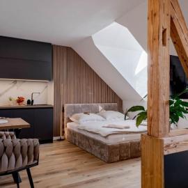 Apartmán Loft l Main Square Stay with Luxury Bath, hotel in Nová Baňa
