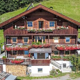 Apartment Tom by Interhome, hotel a Schlitters