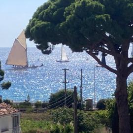 Cannes Sea View ,Beach Access, Private Room, En-Suite & Balcony, Top-Rated, hotel in Cannes