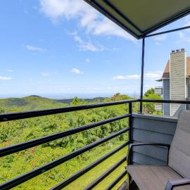 2 Mi to Ober Mountain: Gatlinburg Condo w/ Balcony
