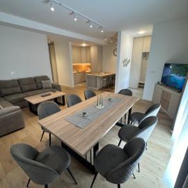 Fratelli Apartments: Tuzi şehrinde bir otel