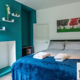 Large 4BR Reading Townhouse Near Town Centre - Contractor Stay & Free Parking