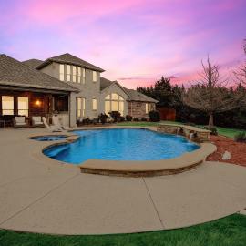 Lakefront Mansion with Pool and Cinema