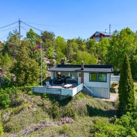 3 bedroom summerhouse with scenic view -only 1h from Oslo city, hotel in Berger