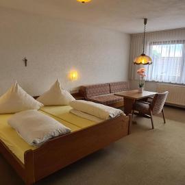 Doppelzimmer Heimatliebe mit schönem Balkon - Pension Hauber