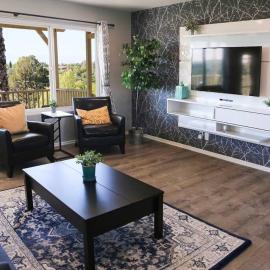 GREAT VIEWS - Over the Oaks - Stylish - Whole Home, hotelli kohteessa Thousand Oaks