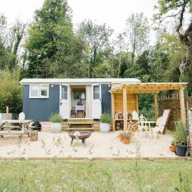 Lapwing Hut, готель у місті Cholderton