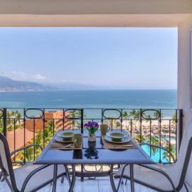 Casa Vista Hermosa - Beautiful Beach front condo: Puerto Vallarta'da bir otel