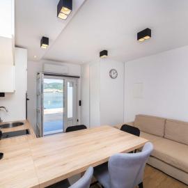 Apartments Ema - Studio Apartment with Sea View
