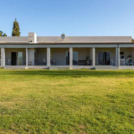 Die Opstal Self-Catering, hotel di Riversdale