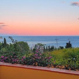 Eze flat with terrace sea view and mountain view