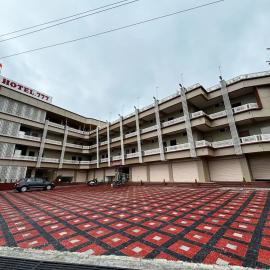 Hotel 777, hotel em Akolia