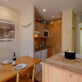 Studio 3 personnes avec place de parking couverte, hotel in Tignes