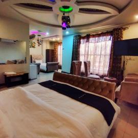 Abeer Hotel Swat by Khan Familia Travels, hotel en Swat
